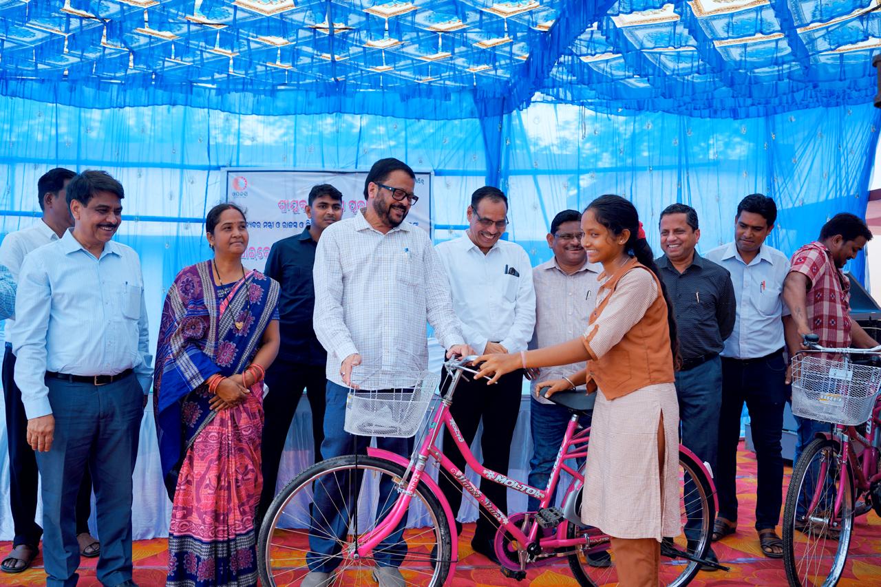 Revenue & Disaster Management Minister Inaugurates Smart Classroom, Distributes Bicycles to Girl Students
